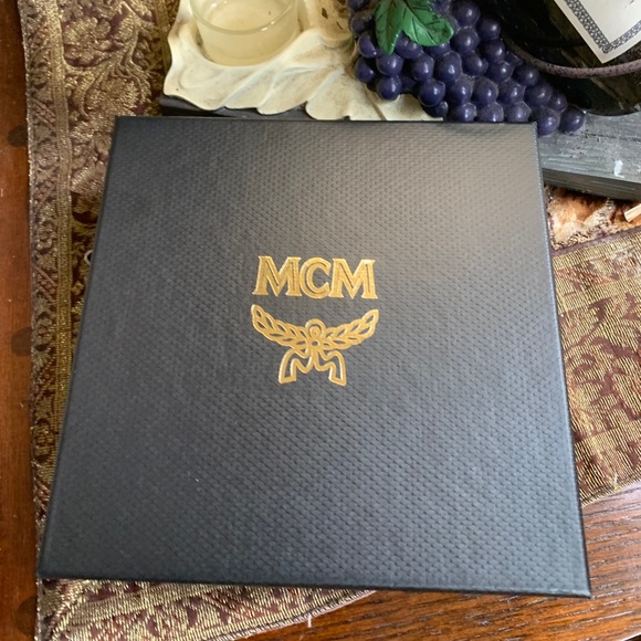 SOLD⛔️Authentic MCM SILK VISETOS diamonds Monogram print headband - Picture 3 of 12